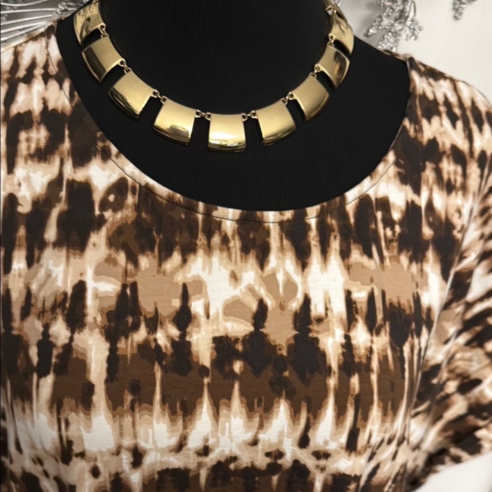 Elegant Brown Patterned Dress - Picture 5 of 9